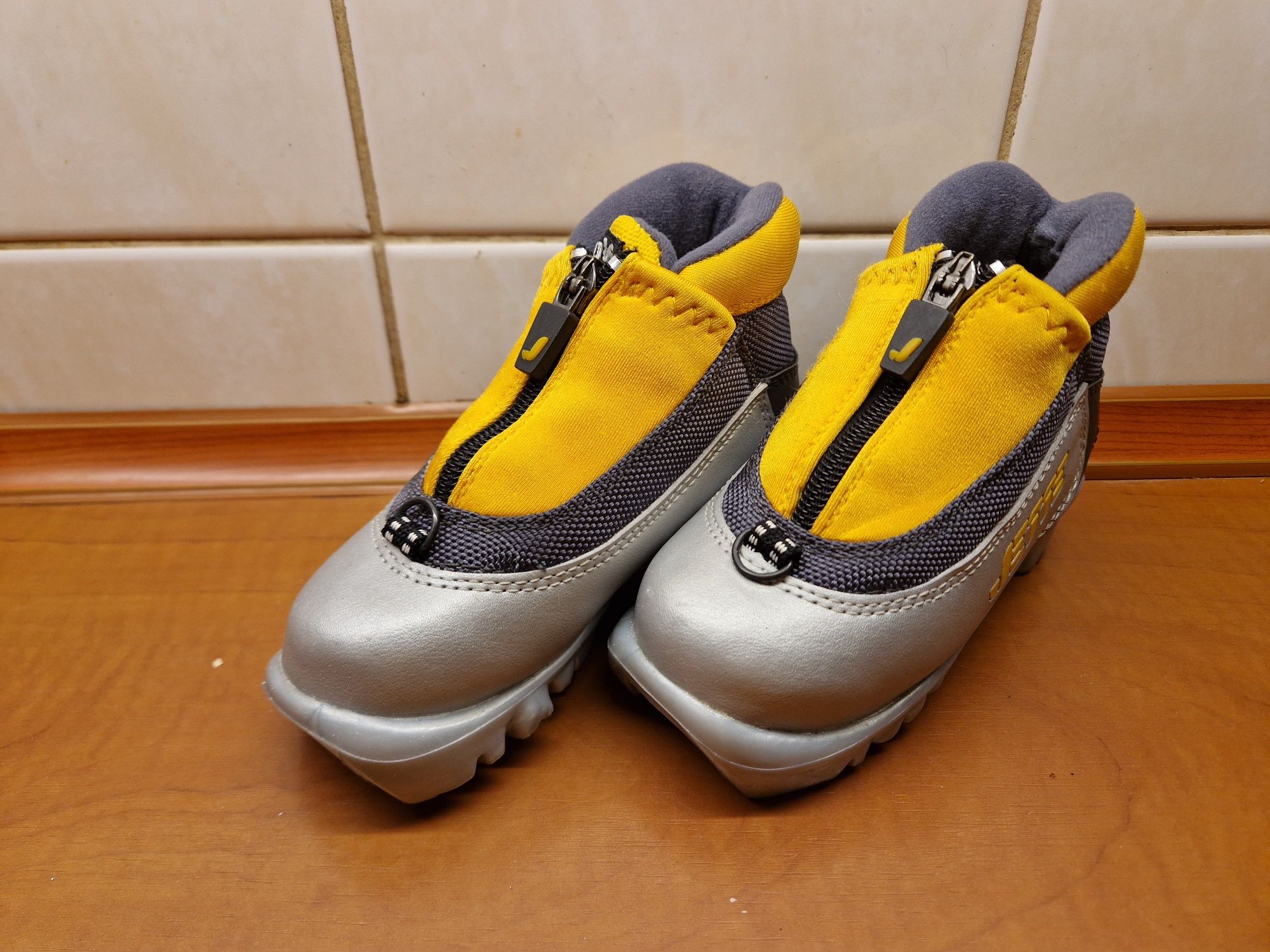 Buty do nart biegowych Jette roz.25 NNN