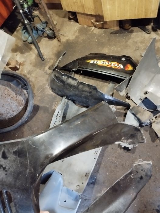 Продам пластик на скутер Хонда лид аф 05