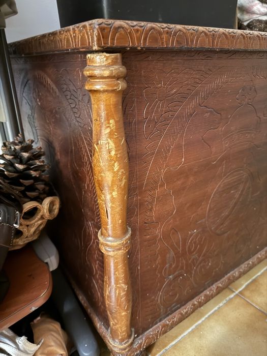 Bau antigo, em bom estado