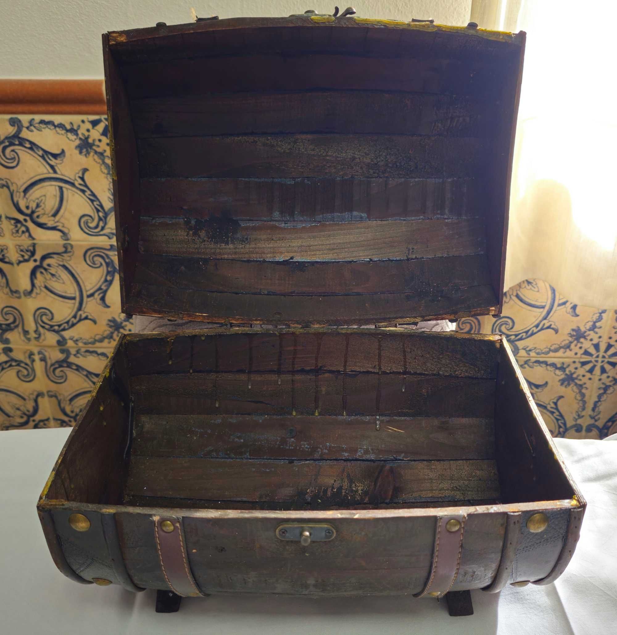 Baú em forma de barril