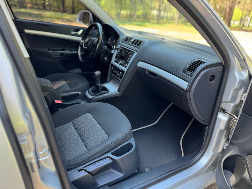 Продам автомобіль Skoda Octavia A5 (2010 рік, 1.6 дизель, рестайлінг)
