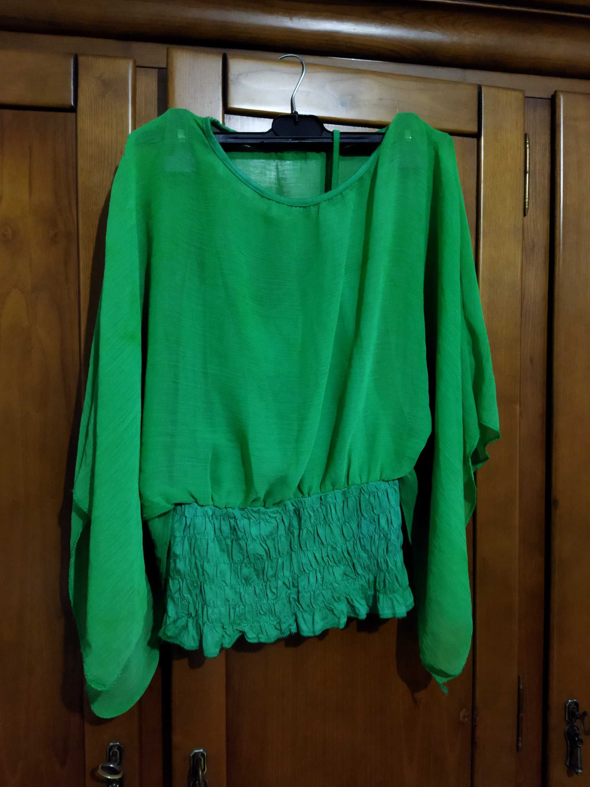 Blusa verde com mangas largas