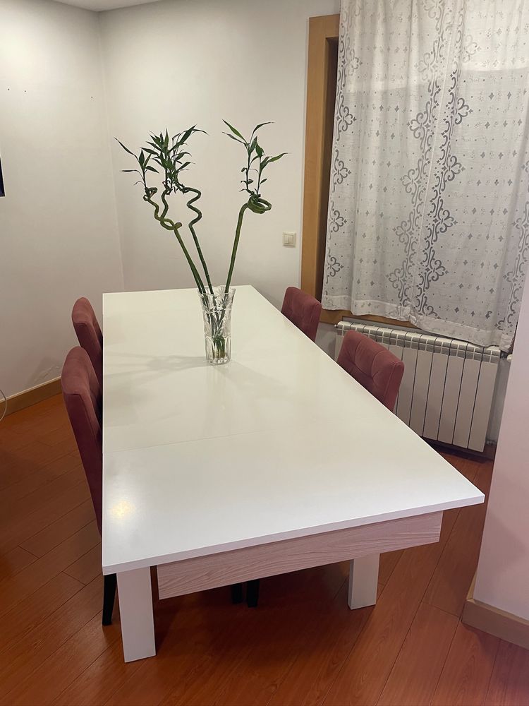 Mesa extensiva de ate 6 lugares
