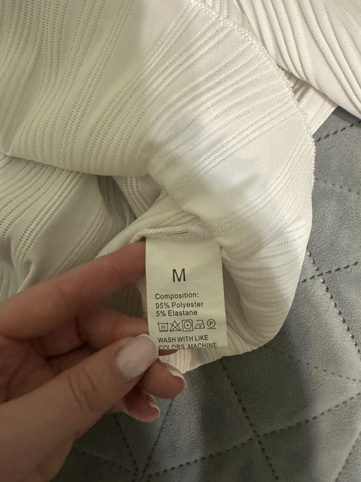 Біла блузка з Тему