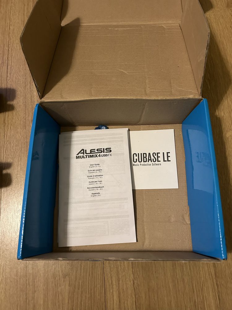 Mesa de mistura de som Alesis Multimix 4 USB FX