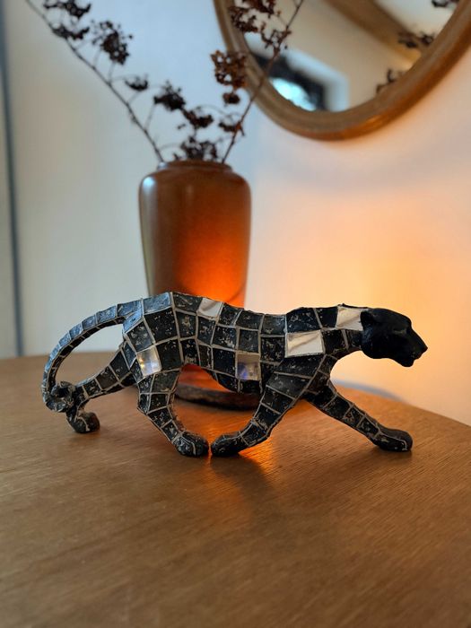 Pantera. Rzeźba w stylu afrykańskim. Figurka. Figura. Dziki kot.