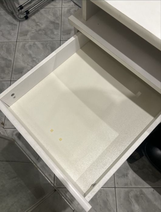 Biurko z 4 szufladami