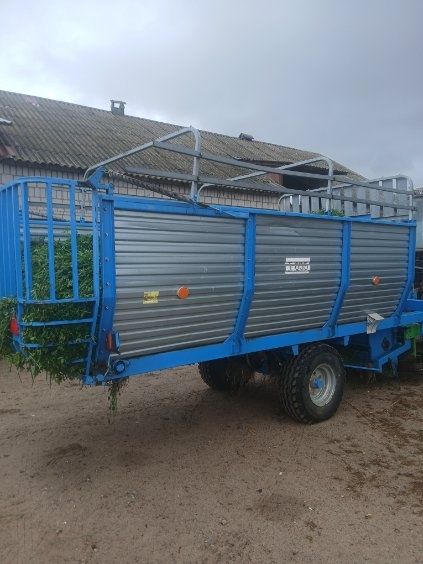 Przyczepa do zbioru zielonki talerzówka  .Likwidacja  gospodarstwa