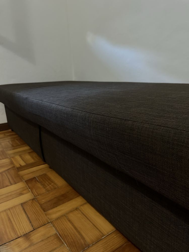 Cama solteiro com arrumação