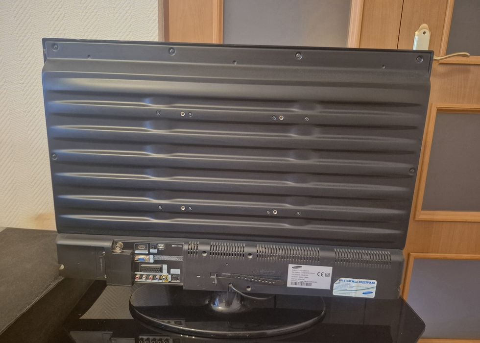 Телевизор Samsung 32" + тумба під телевизор