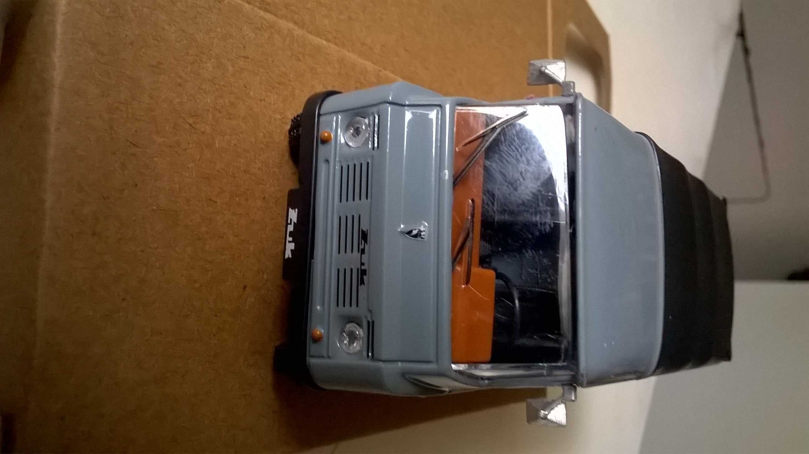 ŻUK - model metalowo-plastikowy z lusterkami bocznymi; skala 1:43