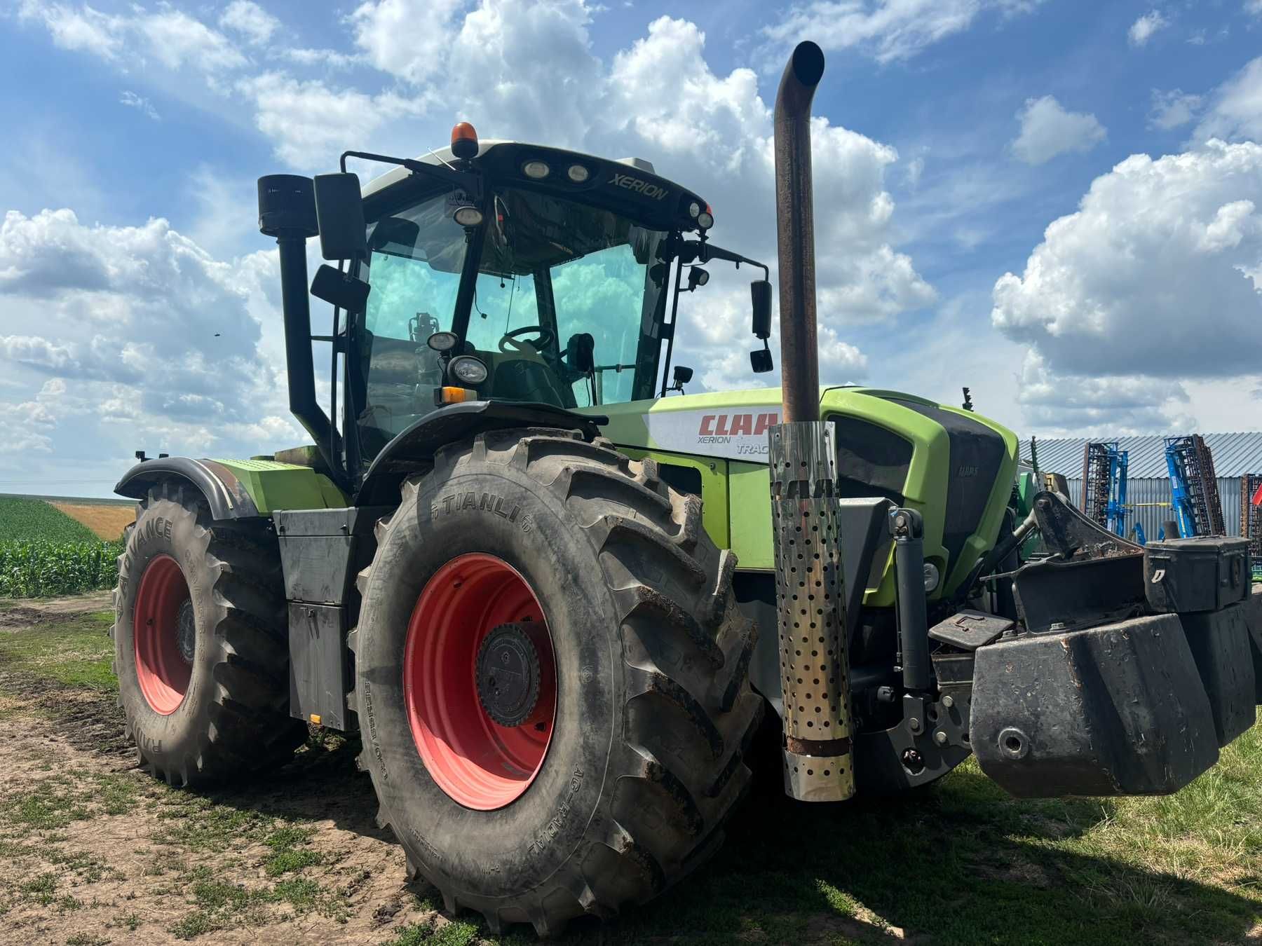 трактор CLAAS XERION 3800