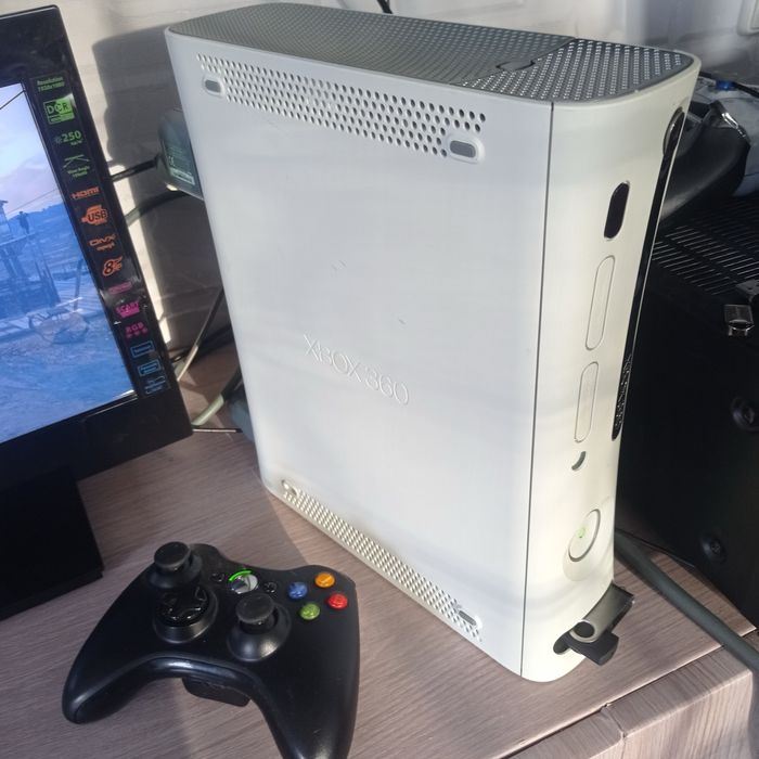 Тушка xbox 360 . Гарантия. Без комплекта