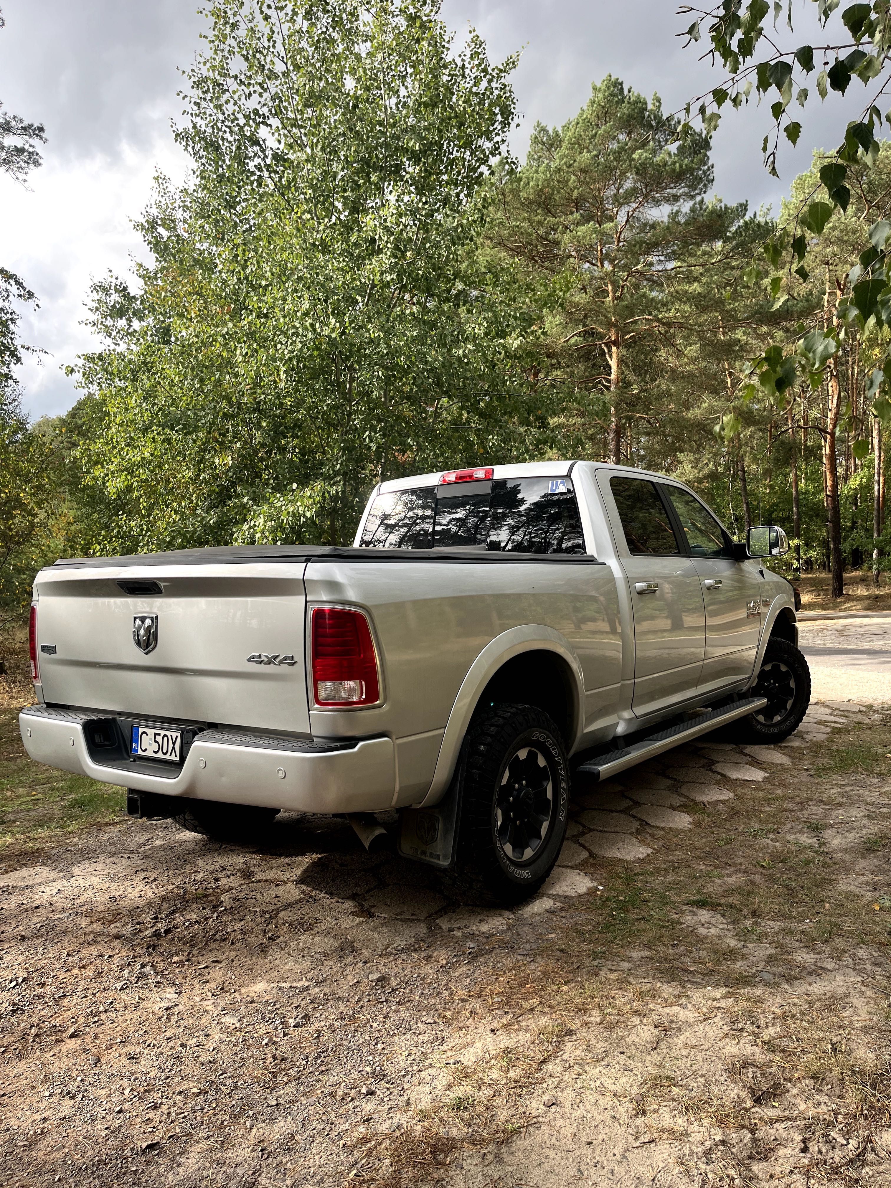 Dodge RAM 2500 Laramie 6.4 HEMI Heavy Duty Zamiana