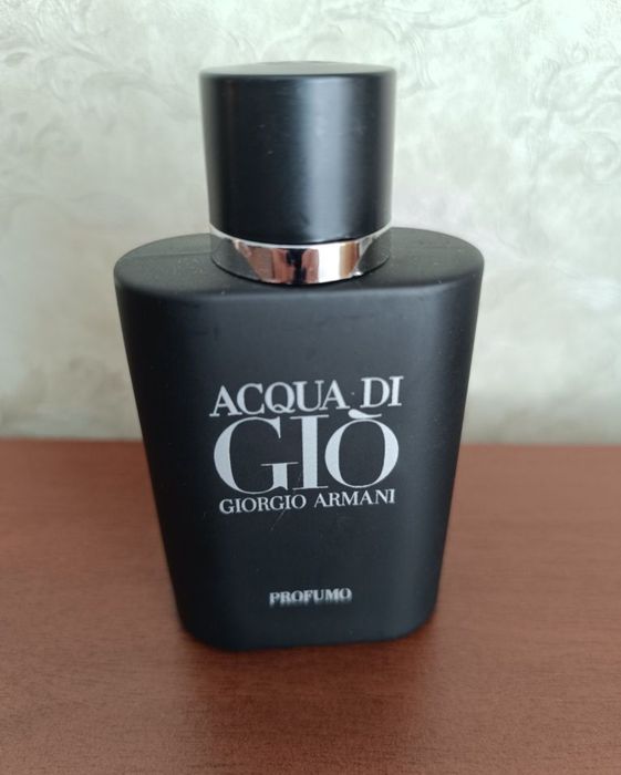 Стильний подарунок для чоловіків Armani Acqua Di Gio Profumo.