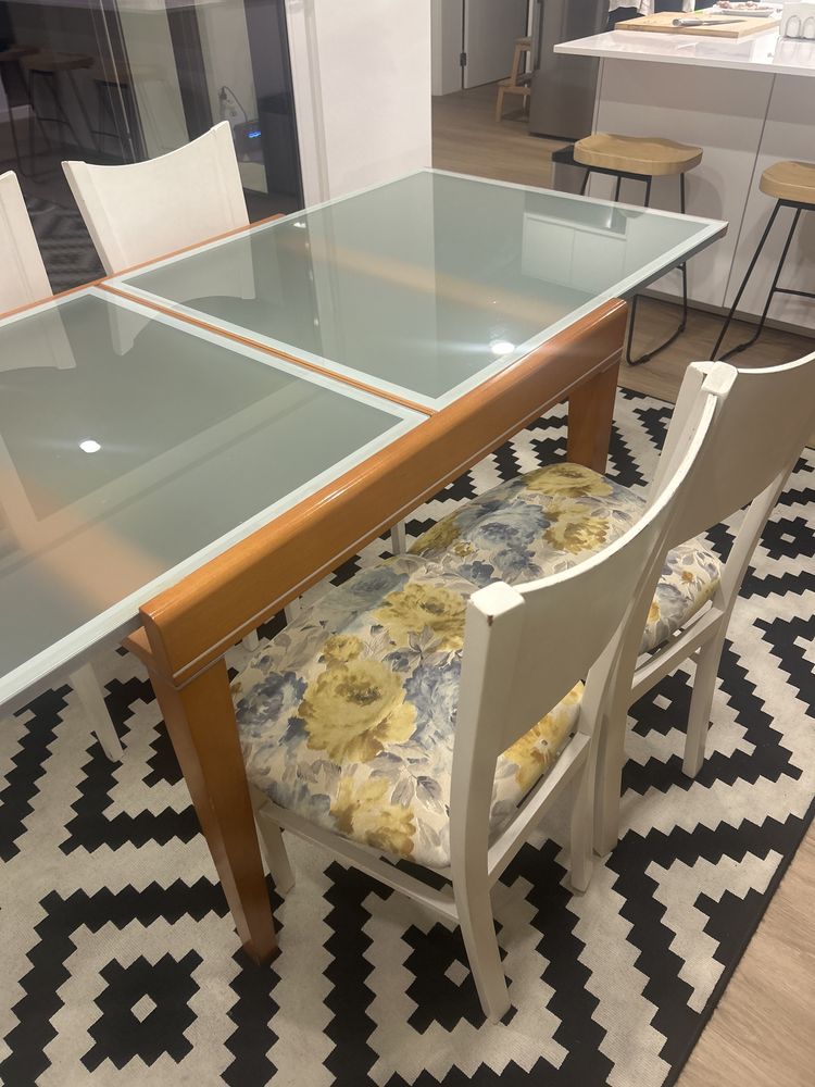 Conjunto mesa jantar 4 cadeiras e 2 capa almofadas
