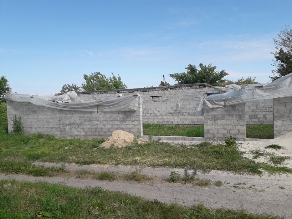 Недостроенний бокс на теретории гаражного кооператива