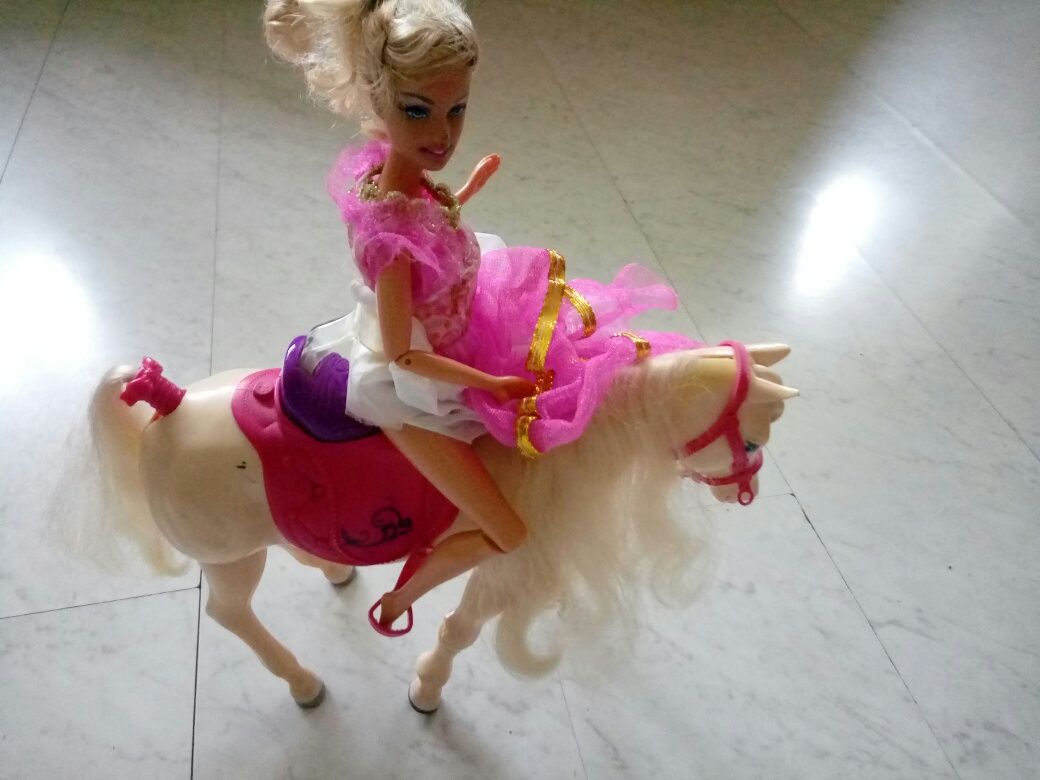 Lalka barbie z koniem