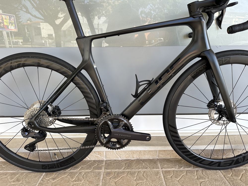 Bicicleta de estrada - ULtegra Di2 - Rodas carbono