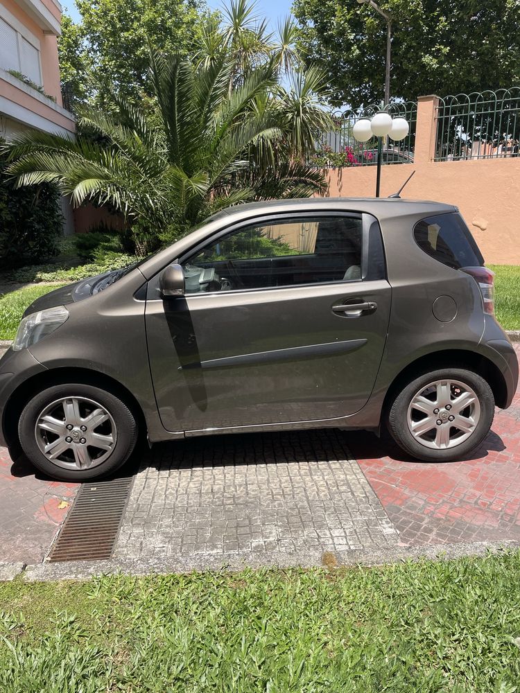 Toyota IQ 2010-1.0