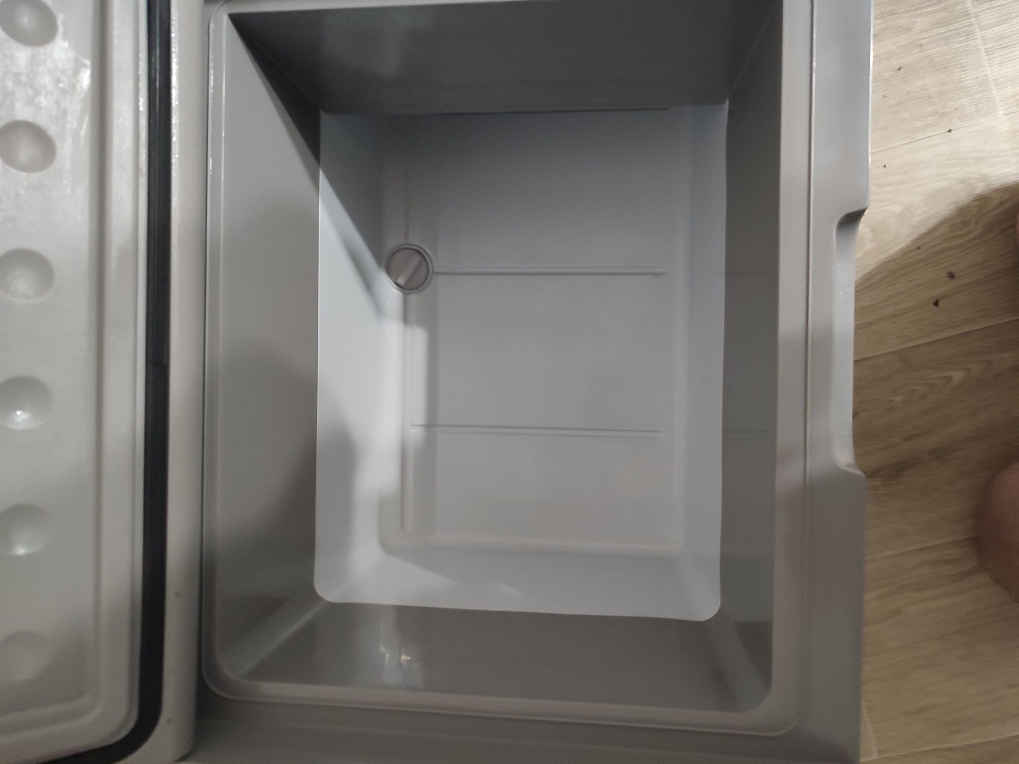 Продам компресорний холодильник