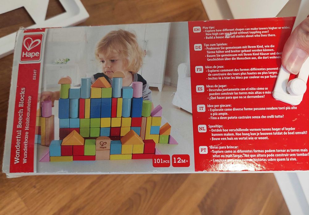 Drewniane klocki edukacyjne Hape i Cubika, kolorowe, 131 el.