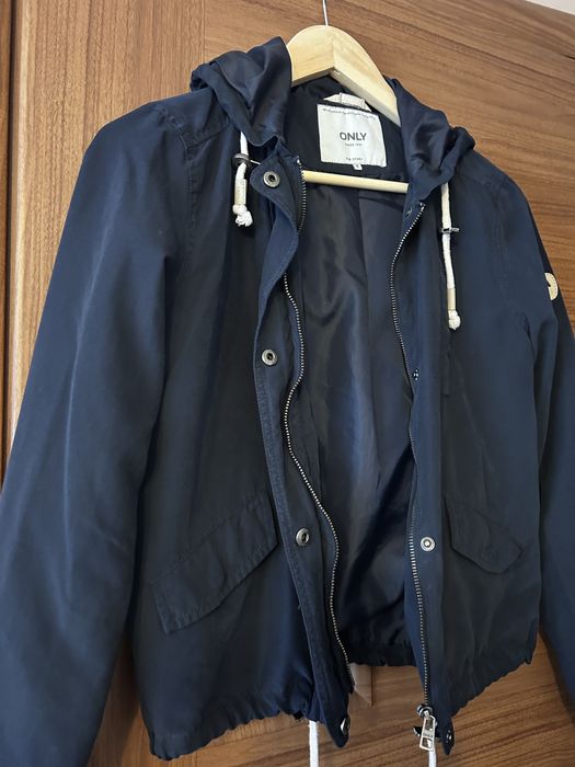 Kurtka wiatrówka damska