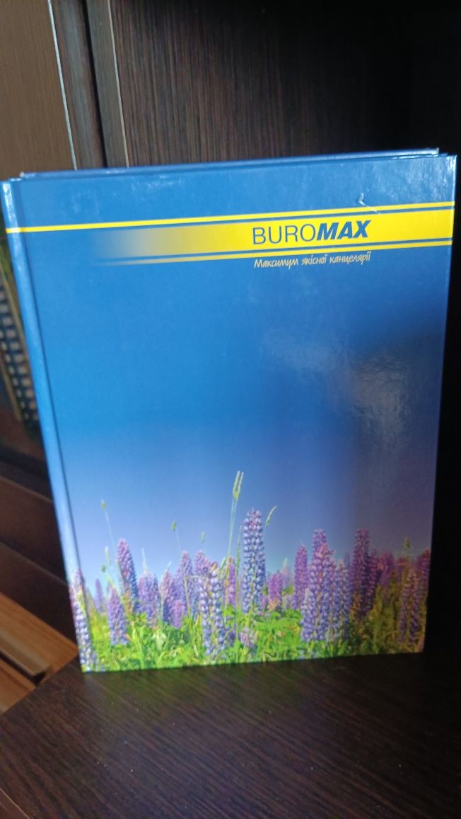 Продам канцелярские книги в клетку.