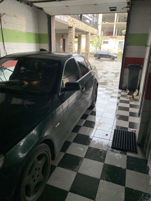 BMW 523i 2005 року випуску