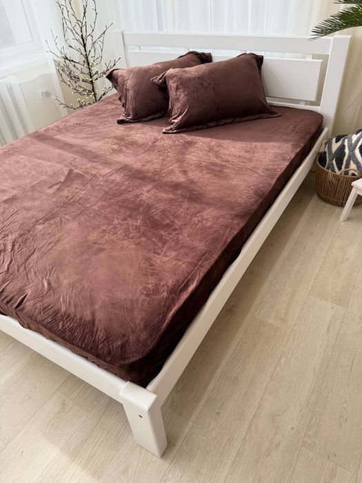 Велюрове простирадло на резинці з наволочками 50х70