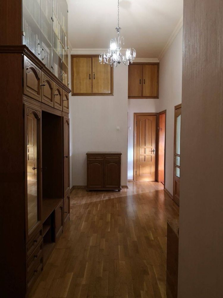 Вул. Євгена Чикаленка ( Пушкінська ),31-в, охайна 2 к.кв., 80 кв.м