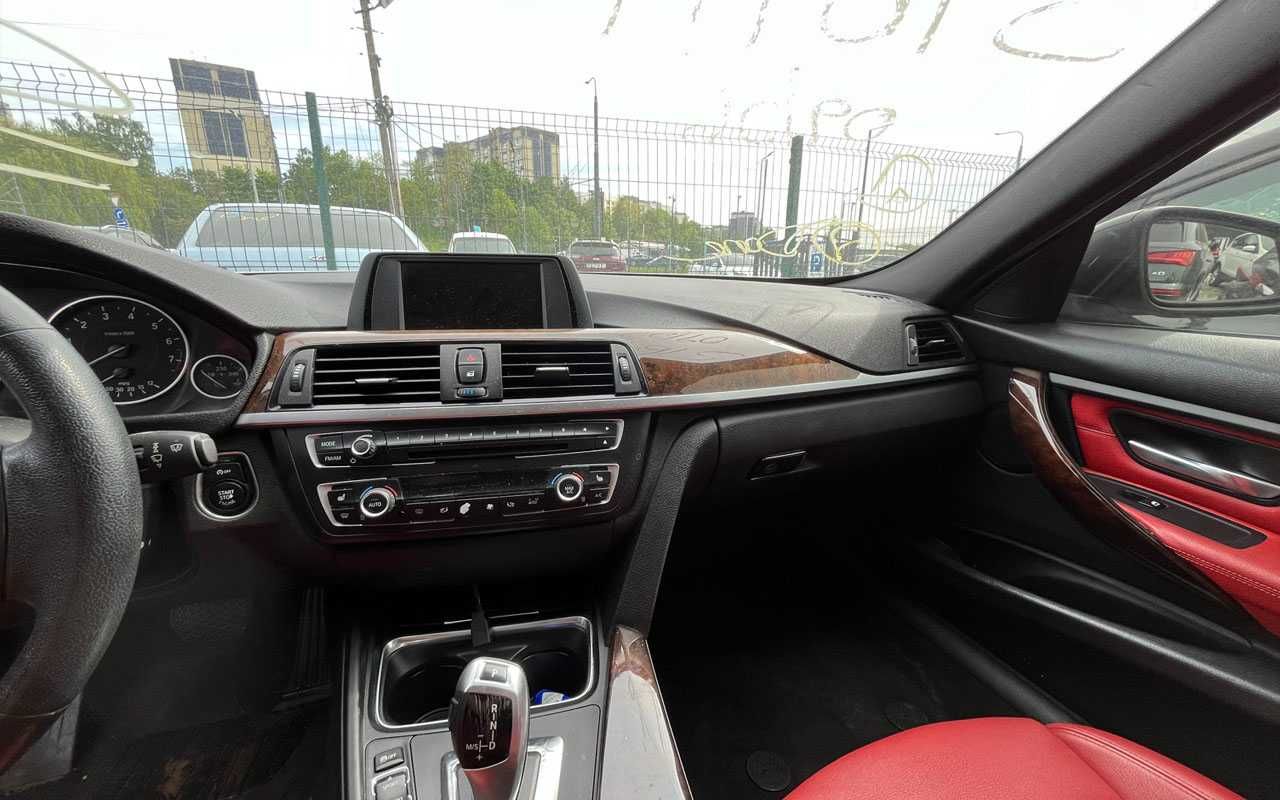 BMW 328XI 2015 року