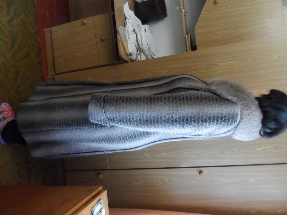 Пальто жіноче, зимове, з натуральним хутряним коміром, р.52/170.