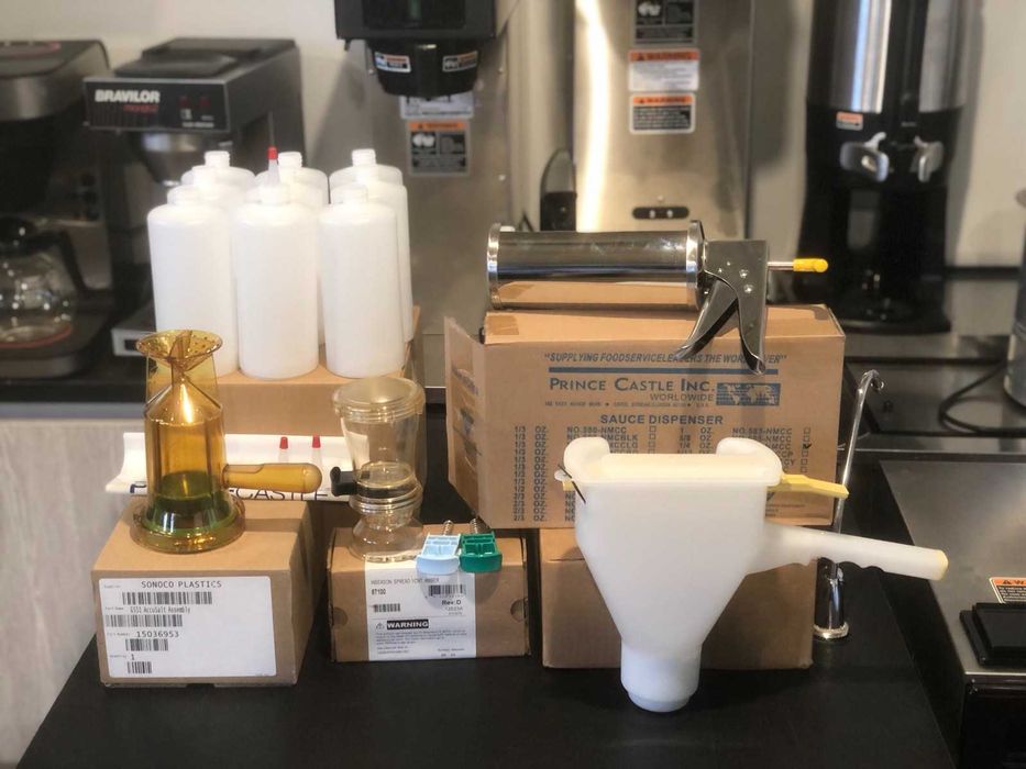 Аксесуари для HoReCa (дозатори, сільнички, глазуратори, диспенсери)