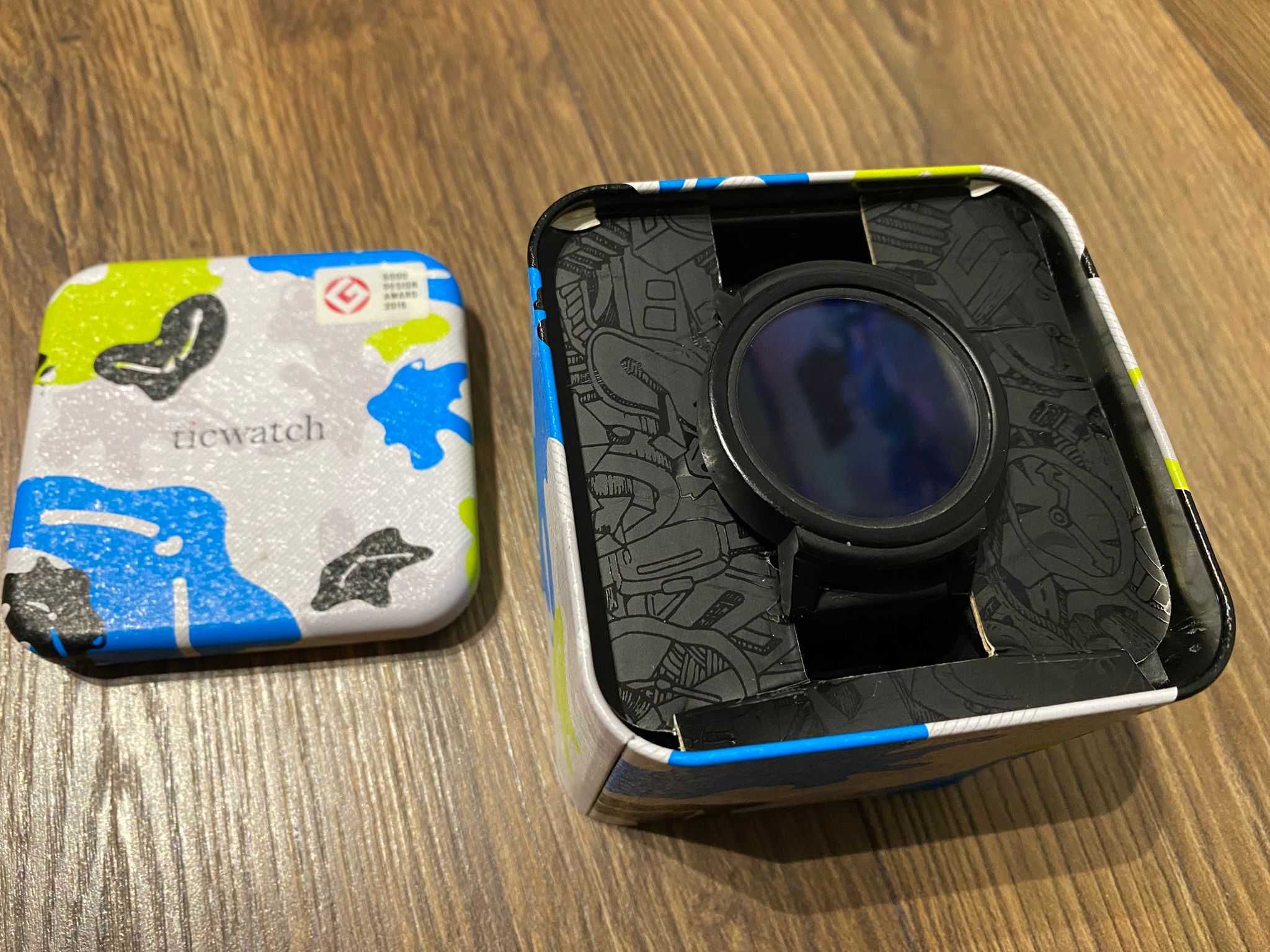 Smartwatch Ticwatch E Shadow WF12086 Czarny
