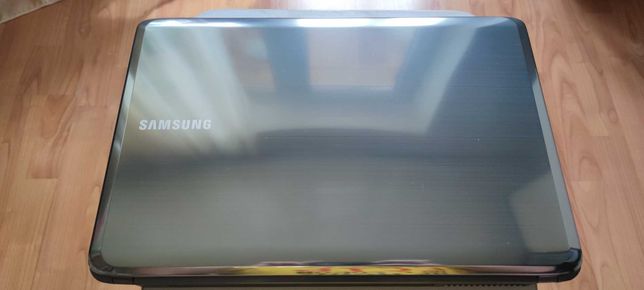 Ноутбук Samsung R523
