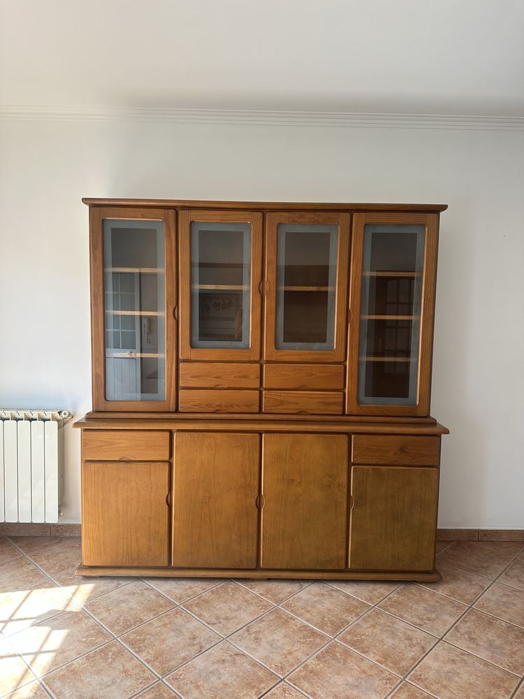 Armário de sala ou móvel de cozinha/louceiro em madeira maciça