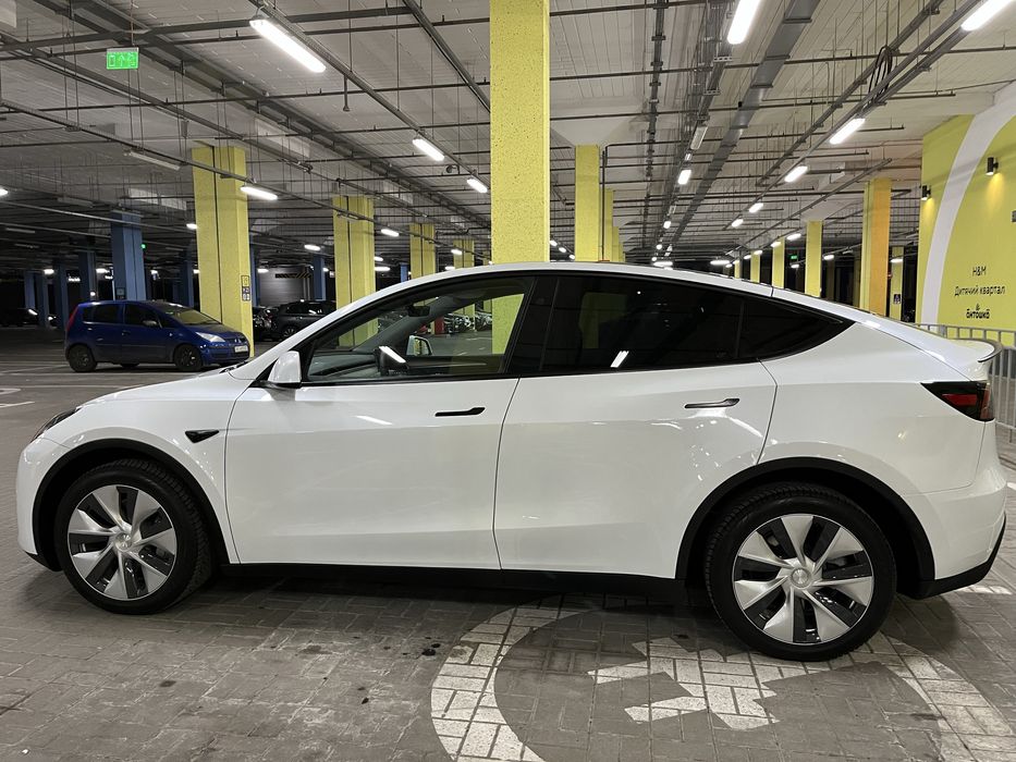 Tesla model Y 2023 рік / оренда / аренда