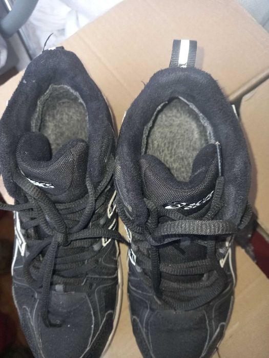 Кросівки Asics зимові в гарному стані