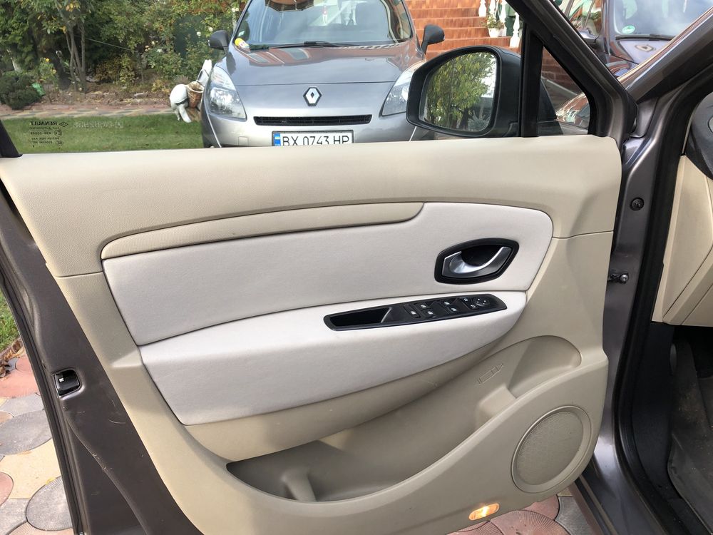 Свіжопригнана Renault Grand Scenic 2009 1.5d 7 місць