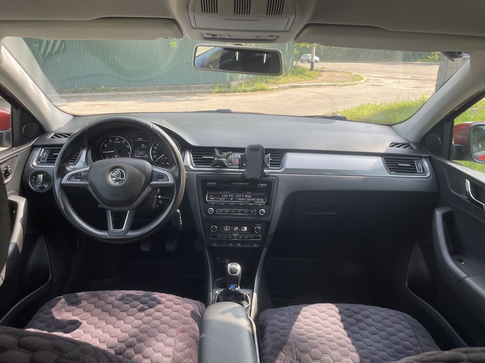 Автомобіль шкода рапід