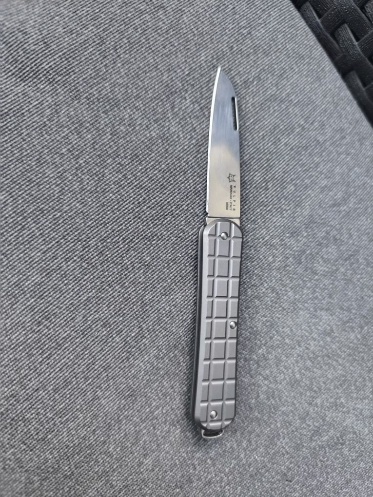 Scyzoryk Fox Vulpis Grenade Pattern Titanium