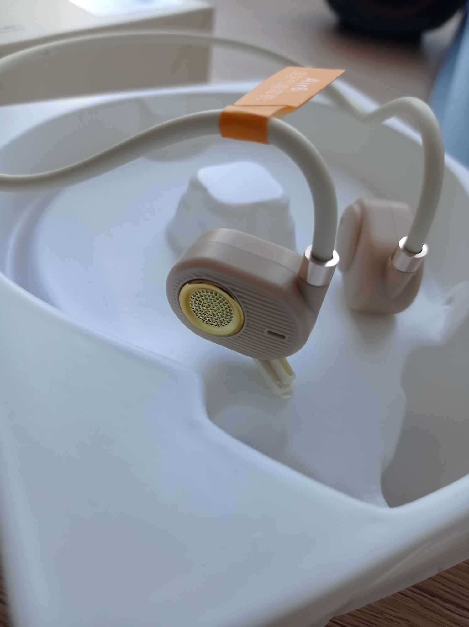Słuchawki nauszne BLUETOOTH beżowe z przewodnictwem kostnym