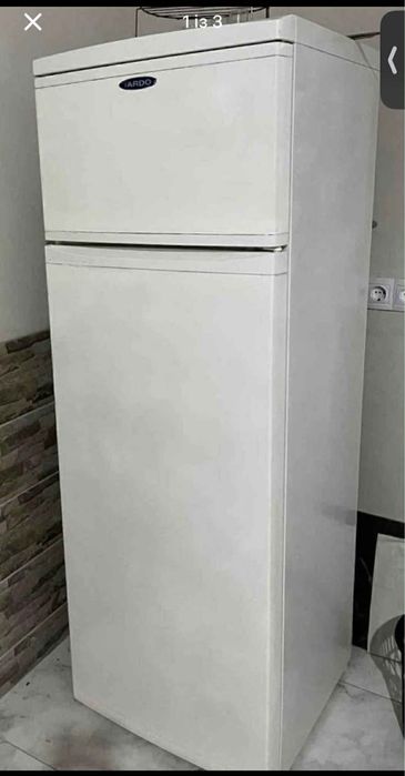 Холодильник продається