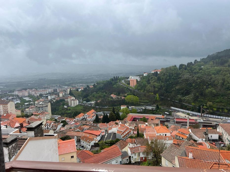 Apartamento T4, 2 casas de banho, para arrendar na Covilhã