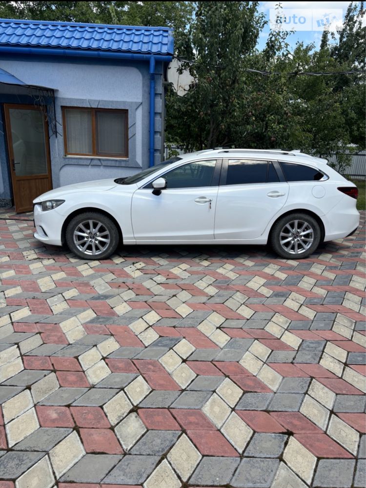 Автомобіль Mazda 6 2013 року