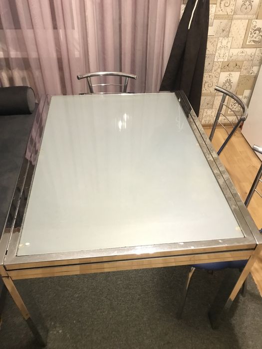 Продам стеклянный стол с нержавеющей медицинской стали со стульями