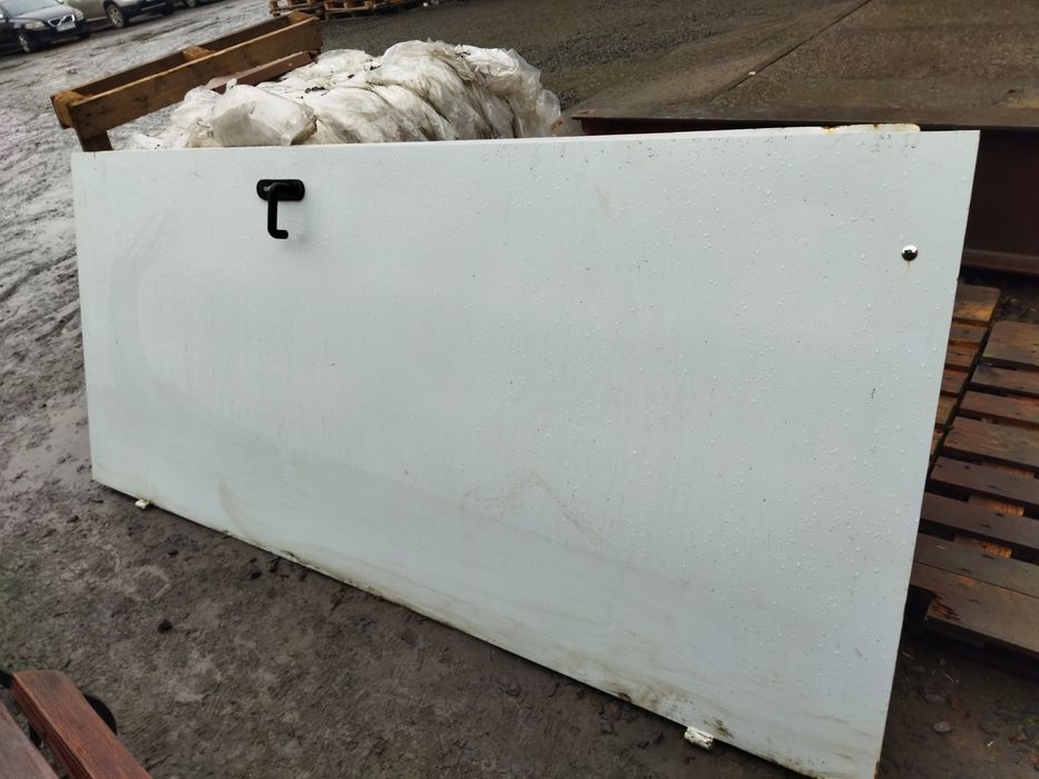 Металеві двері з коробкою