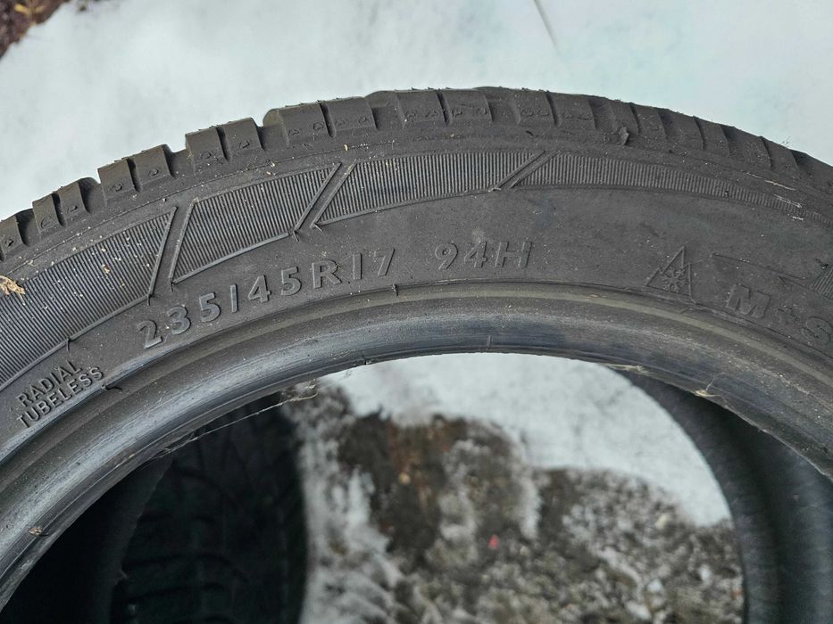 Dunlop SpWinter Sport 3D zimowe 17cali 235/45/17 2sztuki 8mm