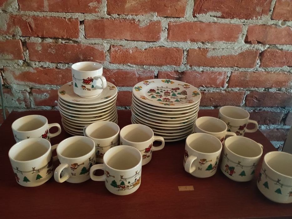 Zestaw na 12 osób ,motyw świąteczny